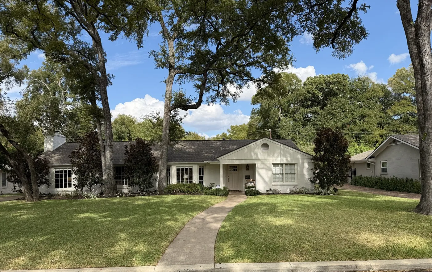 White ranch home under mature oaks in Tanglewood, Fort Worth, with a completed attic insulation retrofit